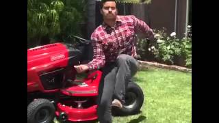 Vine: First let me hoop of the mower of the lawn I don't want to cut the grass... JUAN!!!