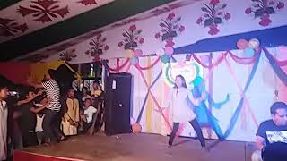 গ্রামে বিয়ে বাড়ির নাচ