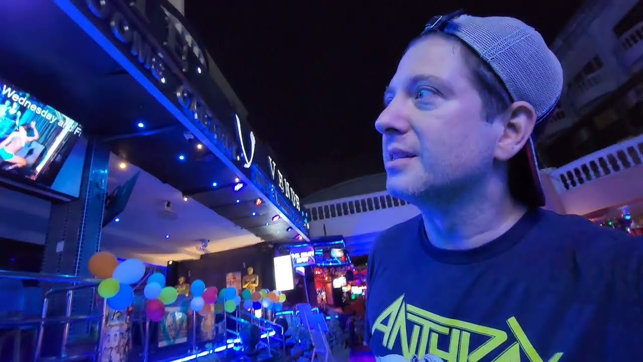 🌈 Улица геев его поймала! Дружелюбные парни и улыбки | Супергород Паттайи в комплексе Джомтьен, п...