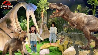 Main Ke Taman Dinosaurus Jurassic Park Trex  Harper dan Daddy di Gigit Dinosaurus