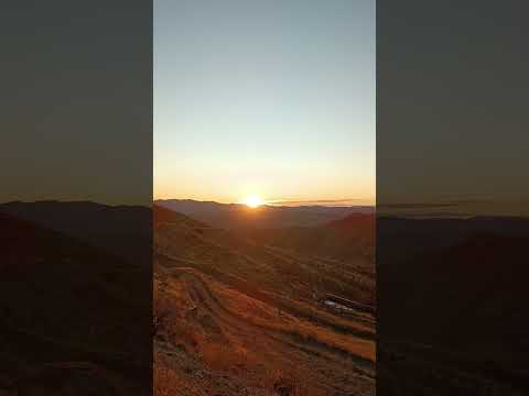 طلوع خورشید در کوهستانهای زاگرس خۆر هەڵاتن لە چیاکانی زاگرۆس Kurdnature کردستان Iran زاگرس کوردستان 