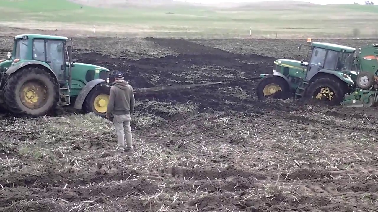Tractor JOHN DEERE stuck in the mud! tractors stuck in mud YouTube