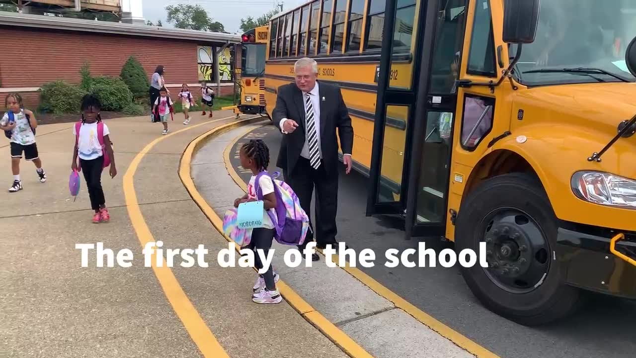 The first day of school in Chesterfield - YouTube