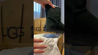 Download Lagu Unboxing my new UGG 🤍 #ugg #uggs #uggboots #girl #goodvibes MP3