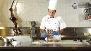 How to mould chocolate