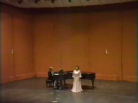 Elly Ameling Live sings Debussy's "C'est l'extase"