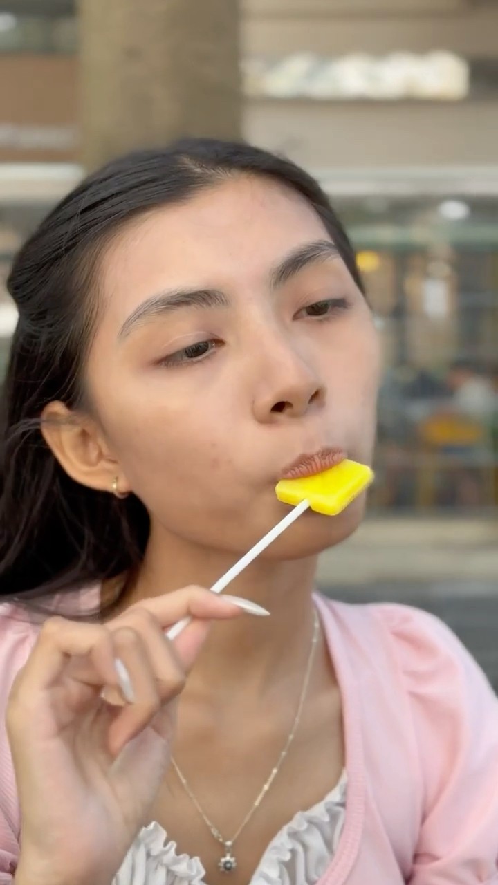 Có được một cây kẹo không hề dễ dàng ? Candy prank ? ? Linh Nhi Family #shorts