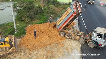 New Project Beautiful Action Operator Skill Shantui Dozer Spreading Soil & Dump Truck Unloading Soil