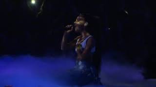 Ariana Grande - Moonlight - 2/26/17