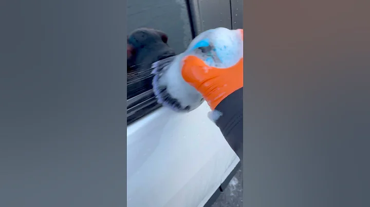 This curveball brush is so effective🧹💦