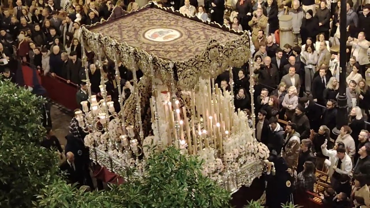 VIRGEN DE LA CARIDAD (HERMANDAD DEL BARATILLO) EN LA AVENIDA. MIÉRCOLES SANTO DE 2025 EN SEVILLA