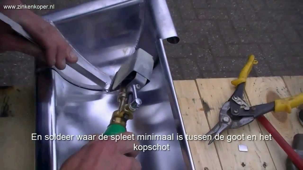 zinken dakgoot met slab zinken bolle kopschot solderen in een zinken dakgoot youtube zinken dakgoot met slab zinken bolle kopschot solderen in een zinken dakgoot youtube