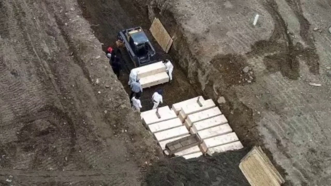 сша смерти от коронавируса. харт (остров, бронкс). россия в цифрах. сколько умерших от ковида в сша. коронавирус нью йорк.