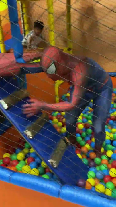 Homem aranha o amigo da criançada.       #personagemvivo #shorts #marvel #homemaranha   #viralshorts