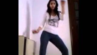 Bruna Dançando Corpo Mole