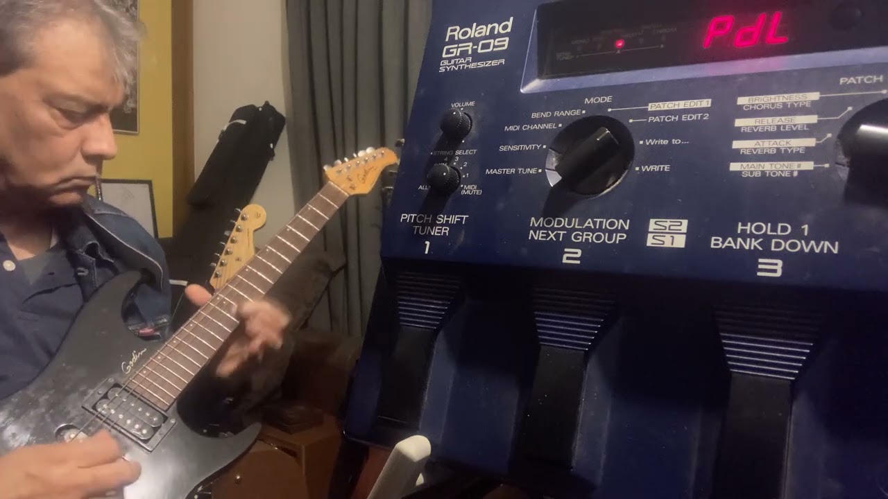 Roland GR-09 ギターシンセサイザー/ローランド Roland GR 09 Guitar Synth Jazz Organ Demo by Mark Haydon