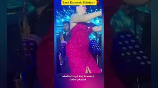 Zara sahnelerde esmeye devam ediyor.