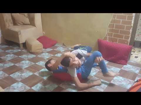 تقليد مصارعة على طريقة عراقية