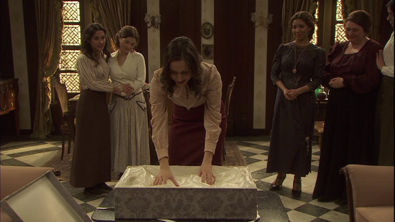 Puente Viejo C1064 - Aurora llevará el vestido de novia de Pepa