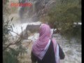 سلطان الزهراني يتحدى السيل كان بيروح فيها ولكن الله ستر عليه 