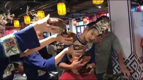 Phong Cách Uống Rượu Phượng Hòang Cổ Trấn