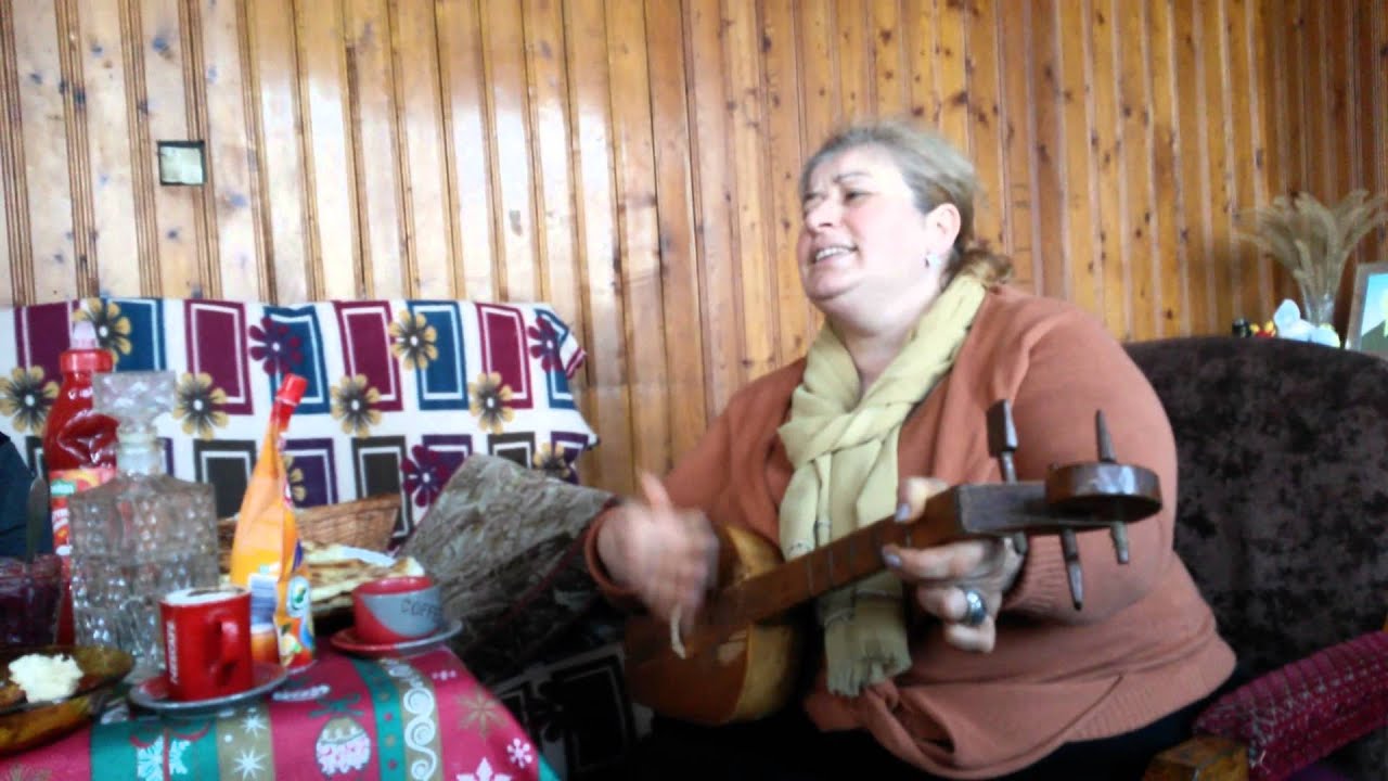 Грузинские народные песни под игру на пандури в горной деревне в ...