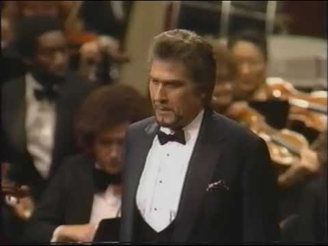 Sherrill Milnes - Il Pagliacci Prologue (Si Puo)