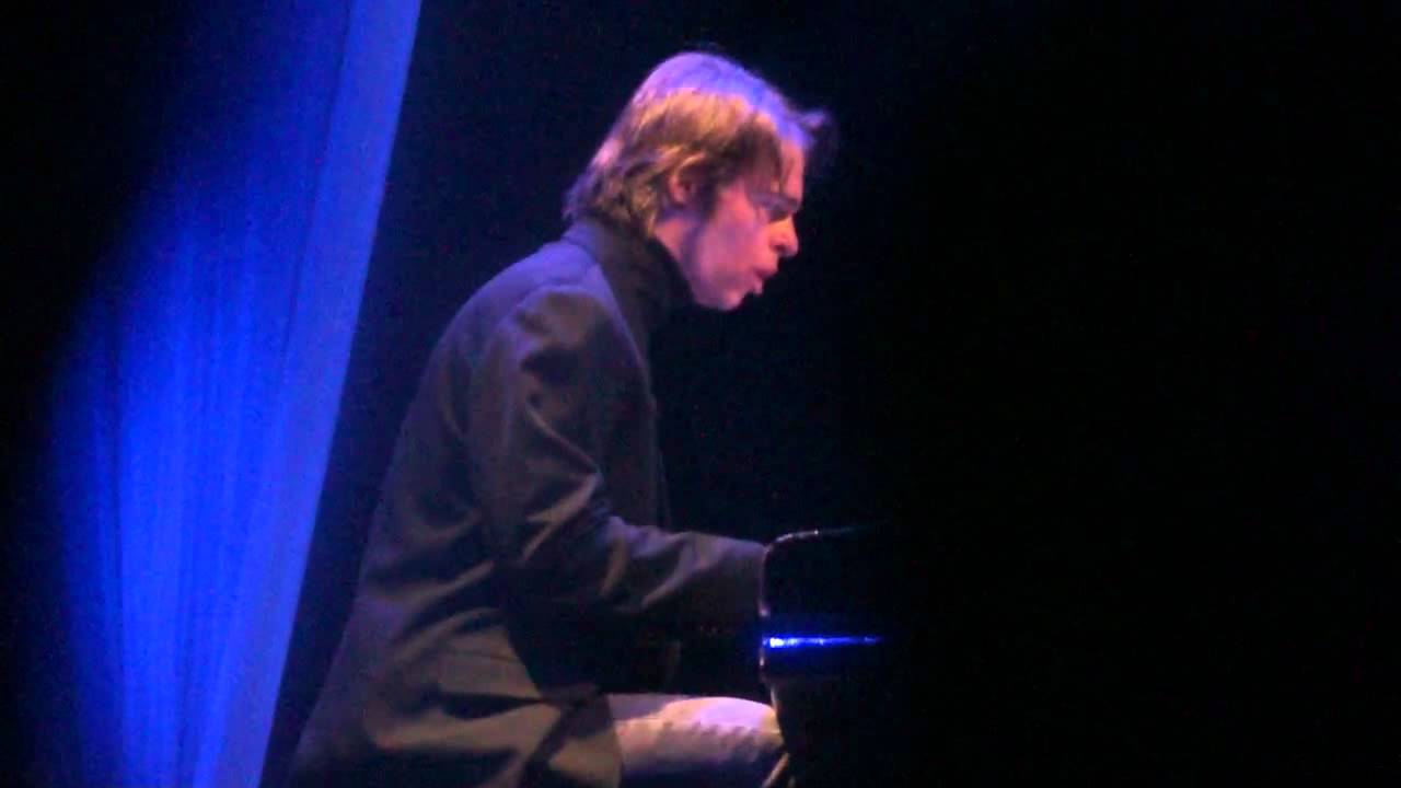 Posta Victor : Fényév távolság