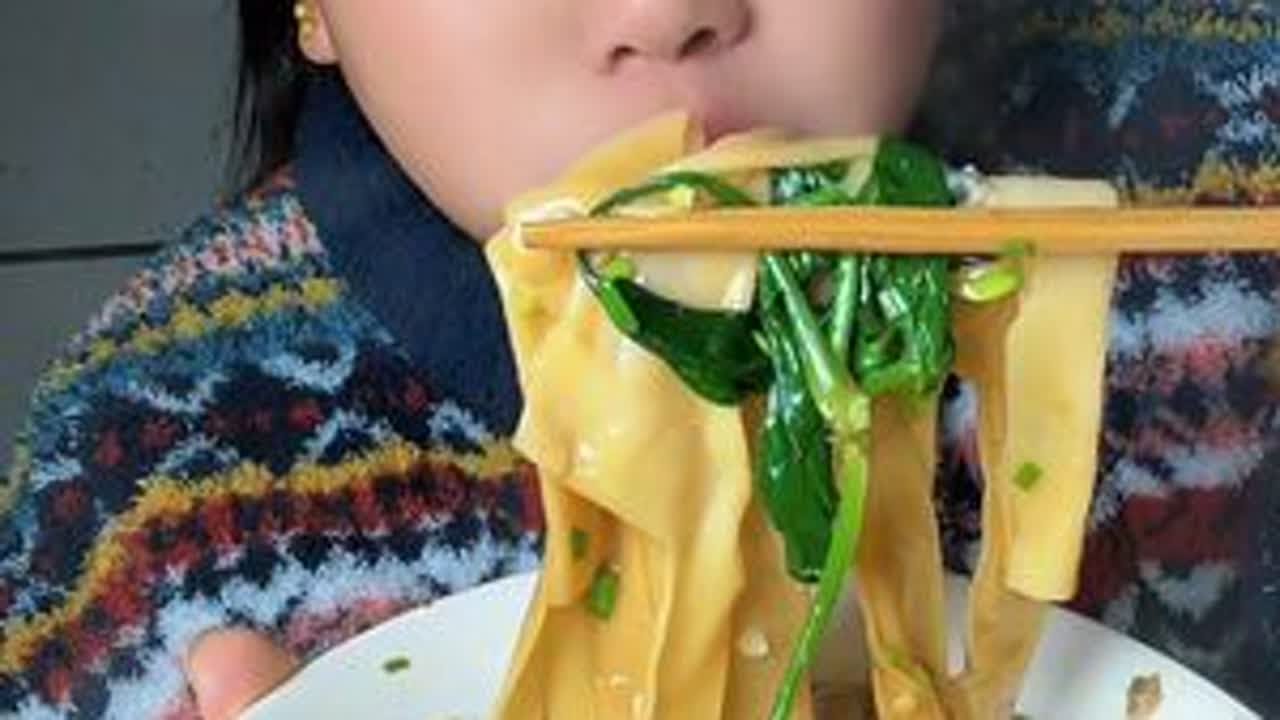 又宽又薄的裤袋面，如果爱吃宽面的不要错过哟