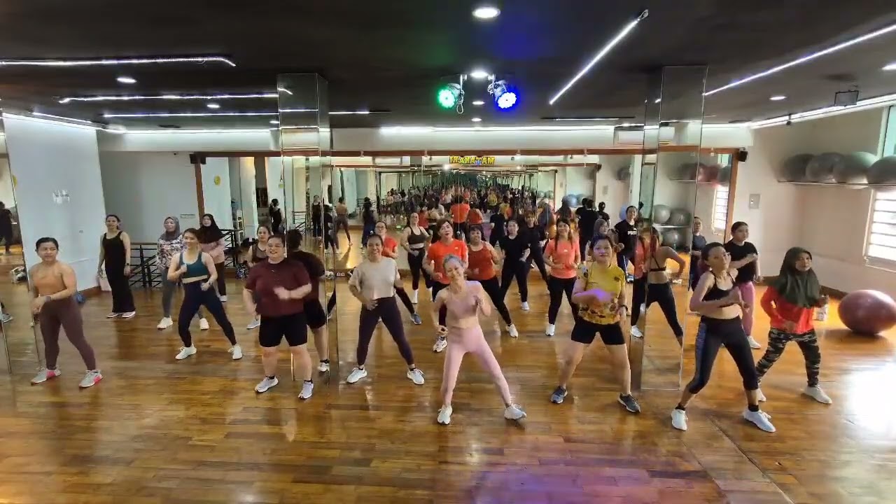 TUA TUA KELADI Senam Kreasi by Silvy Bogian #silvybogian #dance #senamkreasi #remix #jogetseru 