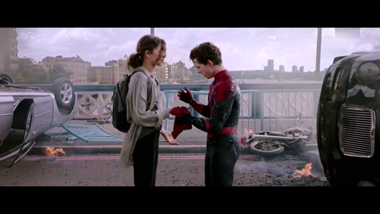 Zendaya and Tom Holland kissing scene from Spiderman Far From Home