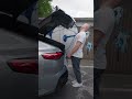 Kofferraum-Challenge: Wer steht am nächsten?