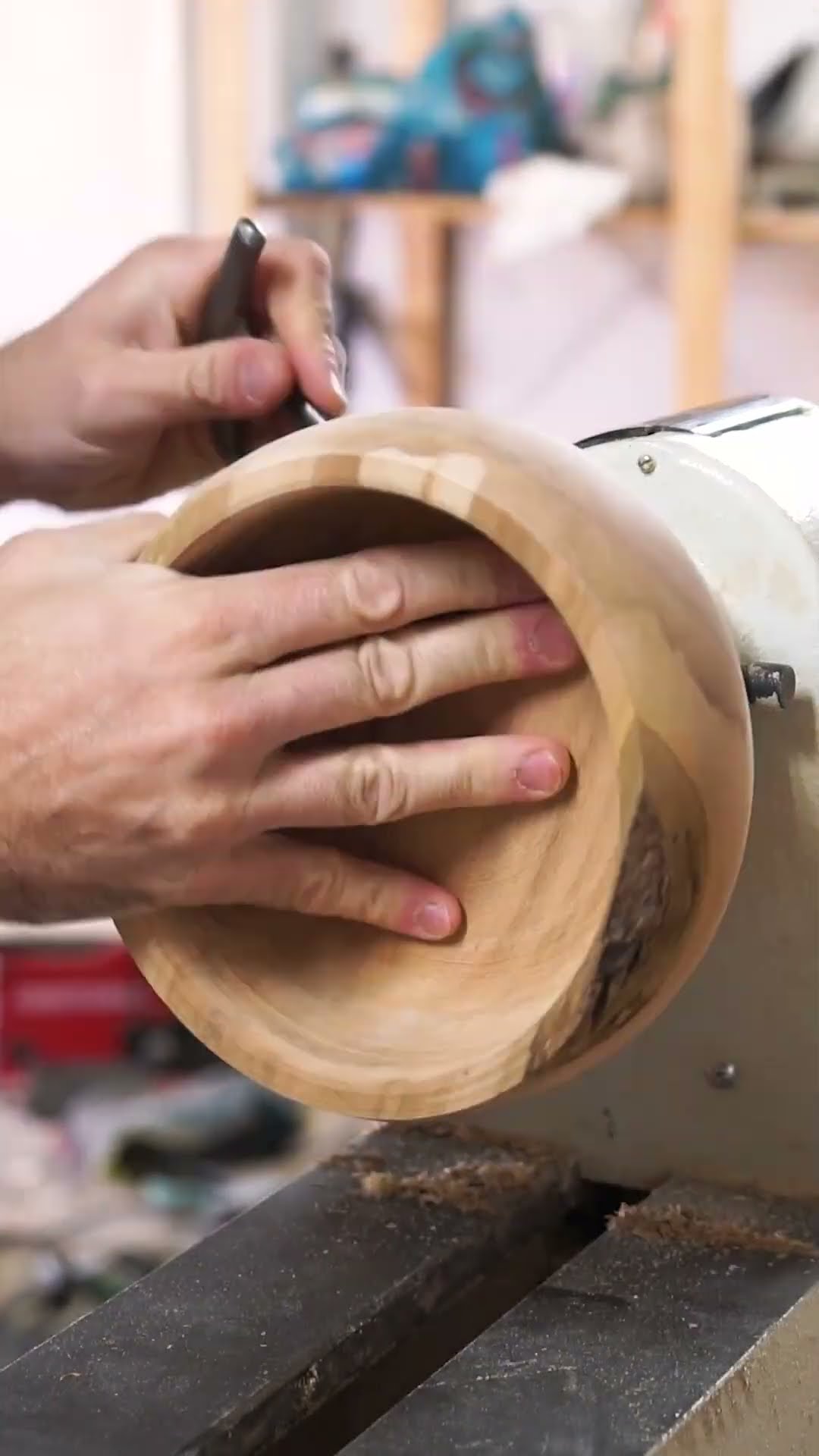 Making a bowl out of apple wood for holding apples #shorts #woodworking