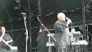 Hugh Masekela - Chileshe (live) - WOMAD 2012 chords