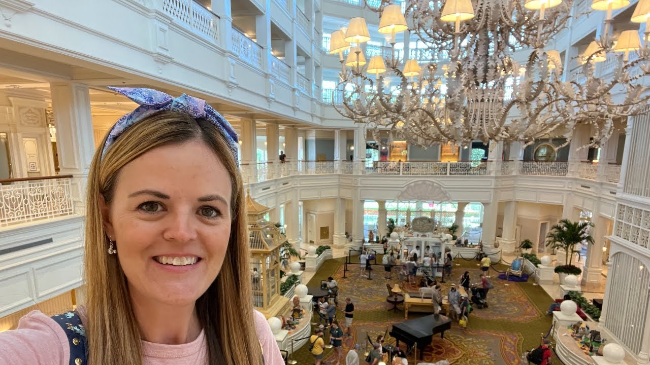Grand Floridian Fun - Grand Floridian Cafe Review, Checking Out the Easter Eggs and More!