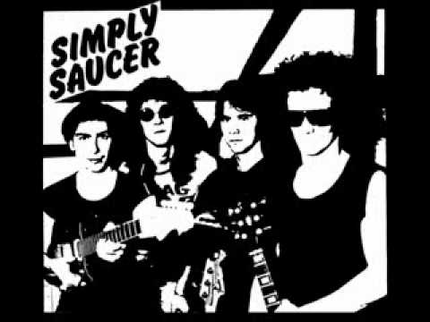 simply saucer- she's a dog (1978) 7" single