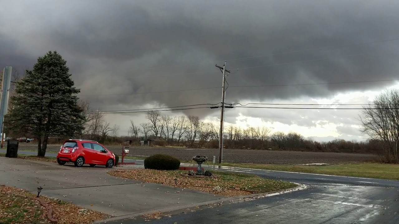 Tornado forming over Staunton, Illinois December 1, 2018 YouTube