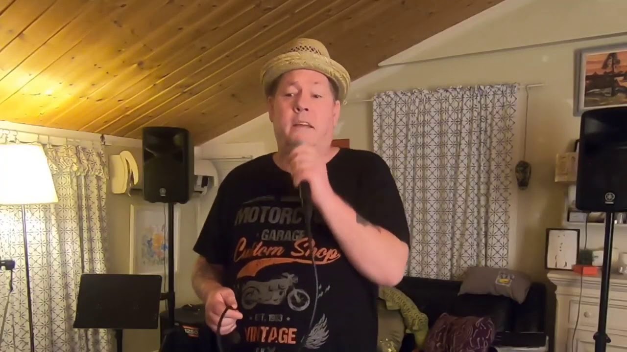 NilsGunnar synger et lite hus nede ved stranden