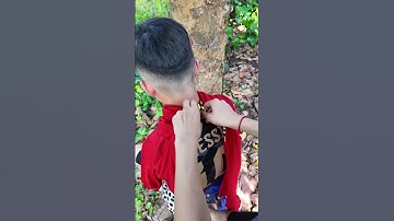 Thợ cắt tóc trộm dây chuyền của khách #shorts