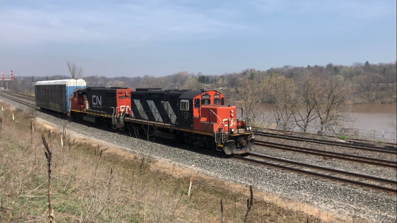 CN 551 - CN 4131 and 4790 pull one Autorack through Bayview Junction ...