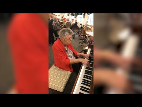 103-Year-Old Impresses Senior Center Residents By Playing Piano