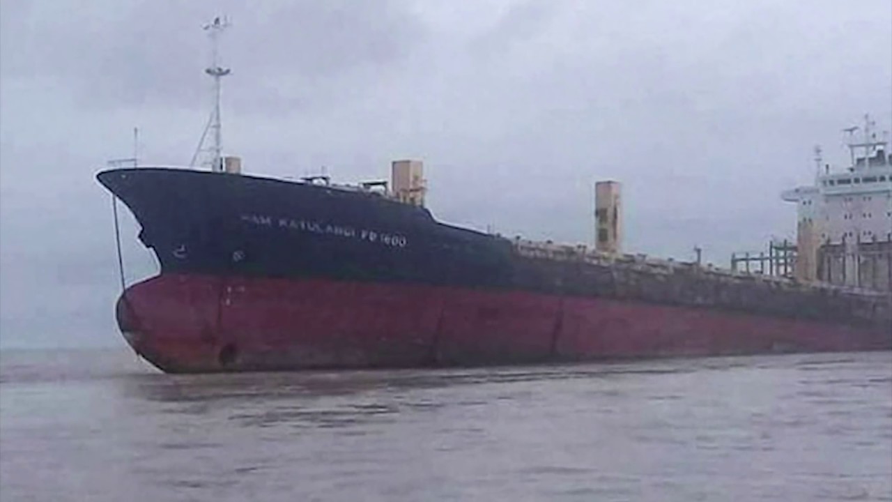 Корабль призрак причалил к берегу! - YouTube