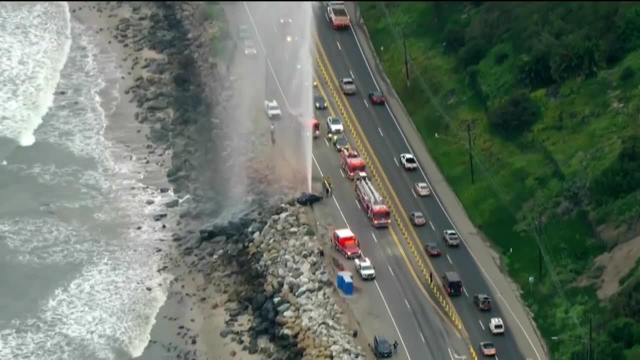 Water shoots 400 feet into the air after car crashes into fire hydrant ...