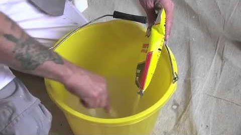 How to mix wallpaper paste