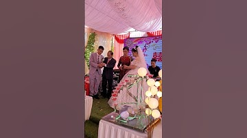 cô dâu chú rể mời rượu bố mẹ