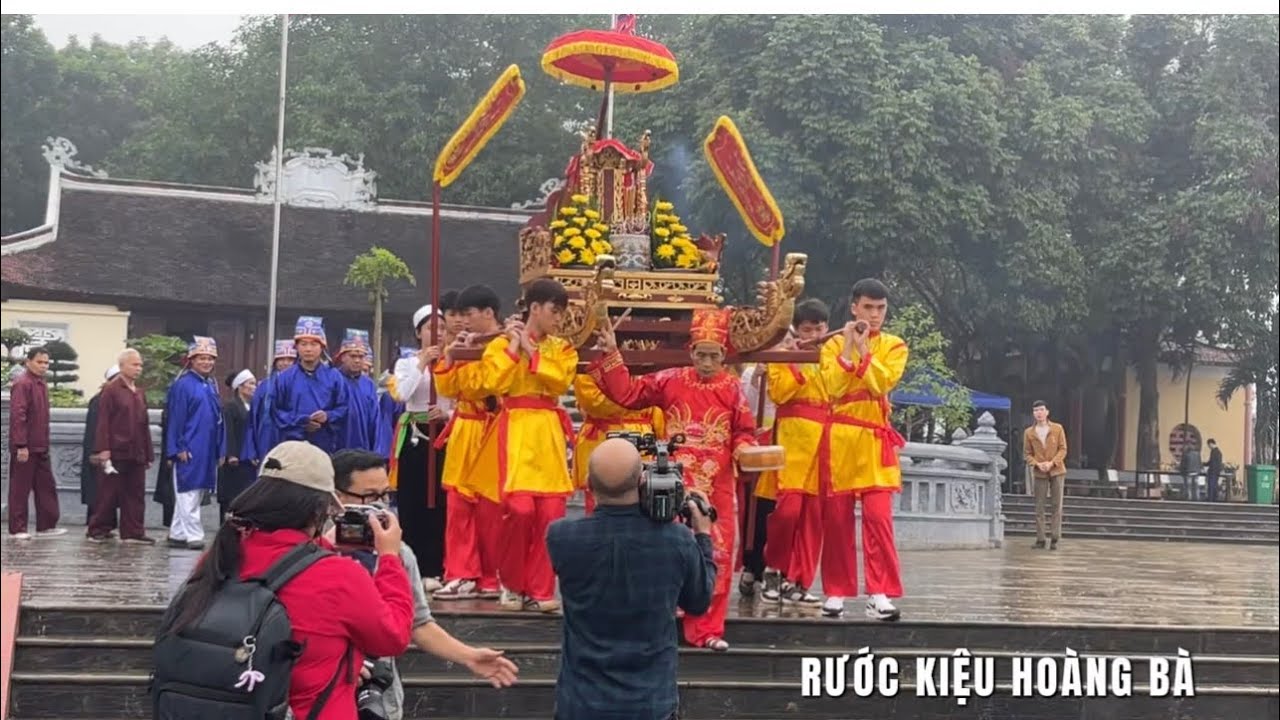Rước Kiệu Hoàng Bà Tại Miếu Thờ Luỹ Ải Ngày Mùng 8 Lễ Hội Khai Hạ Mường Bi 