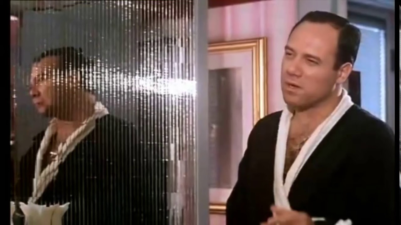 Verdone - Borotalco - Cargo battente bandiera liberiana - YouTube