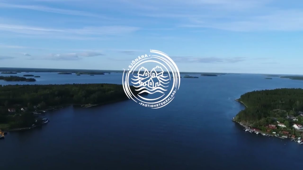 Magnifikt sekelskifteshus med sjötomt i bästa solläge