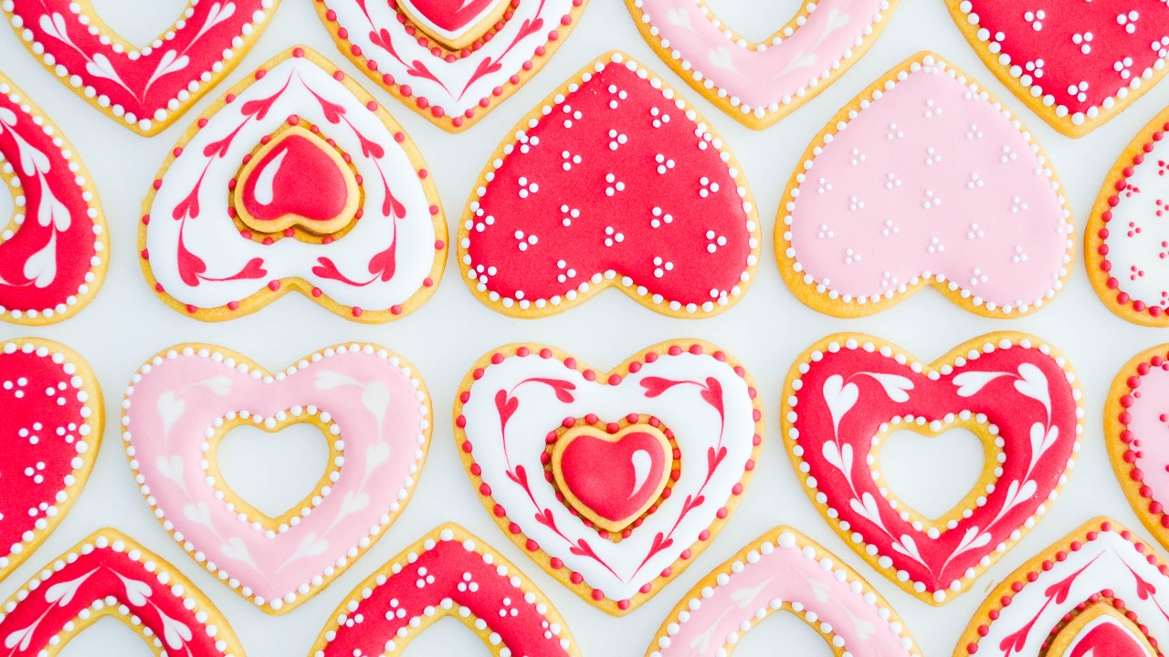 Galletas de Corazón 💖 Decoradas con Glasé Real || Tan Dulce