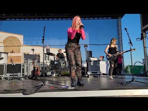 Cassadee Pope People